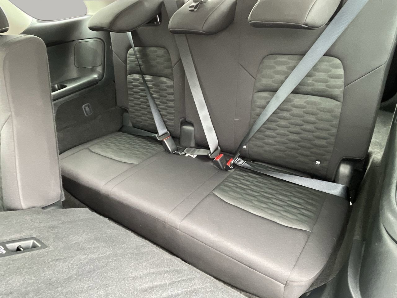 Used 2025 Nissan Pathfinder SV image 18