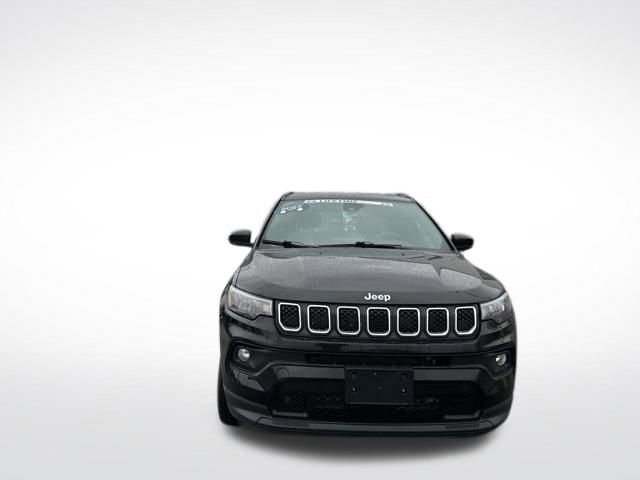Used 2023 Jeep Compass Latitude AWD/4WD image 13