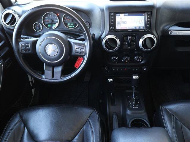Used 2015 Jeep Wrangler Unlimited Sahara w/ Dual Top Group AWD/4WD image 19