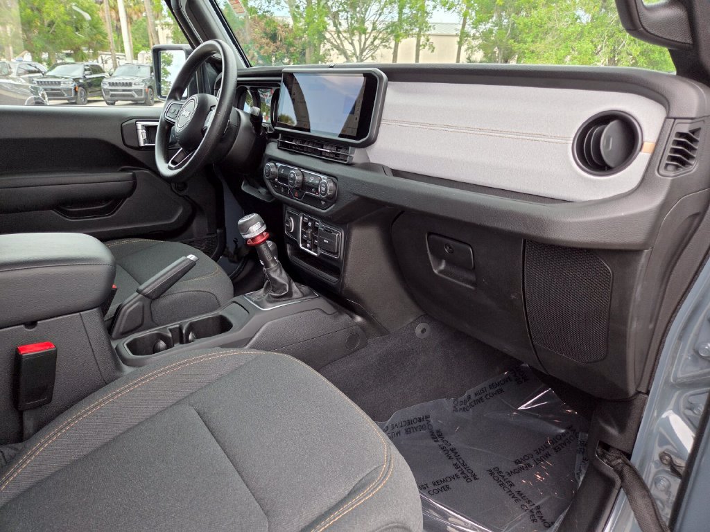 Used 2024 Jeep Gladiator Sport AWD/4WD image 14