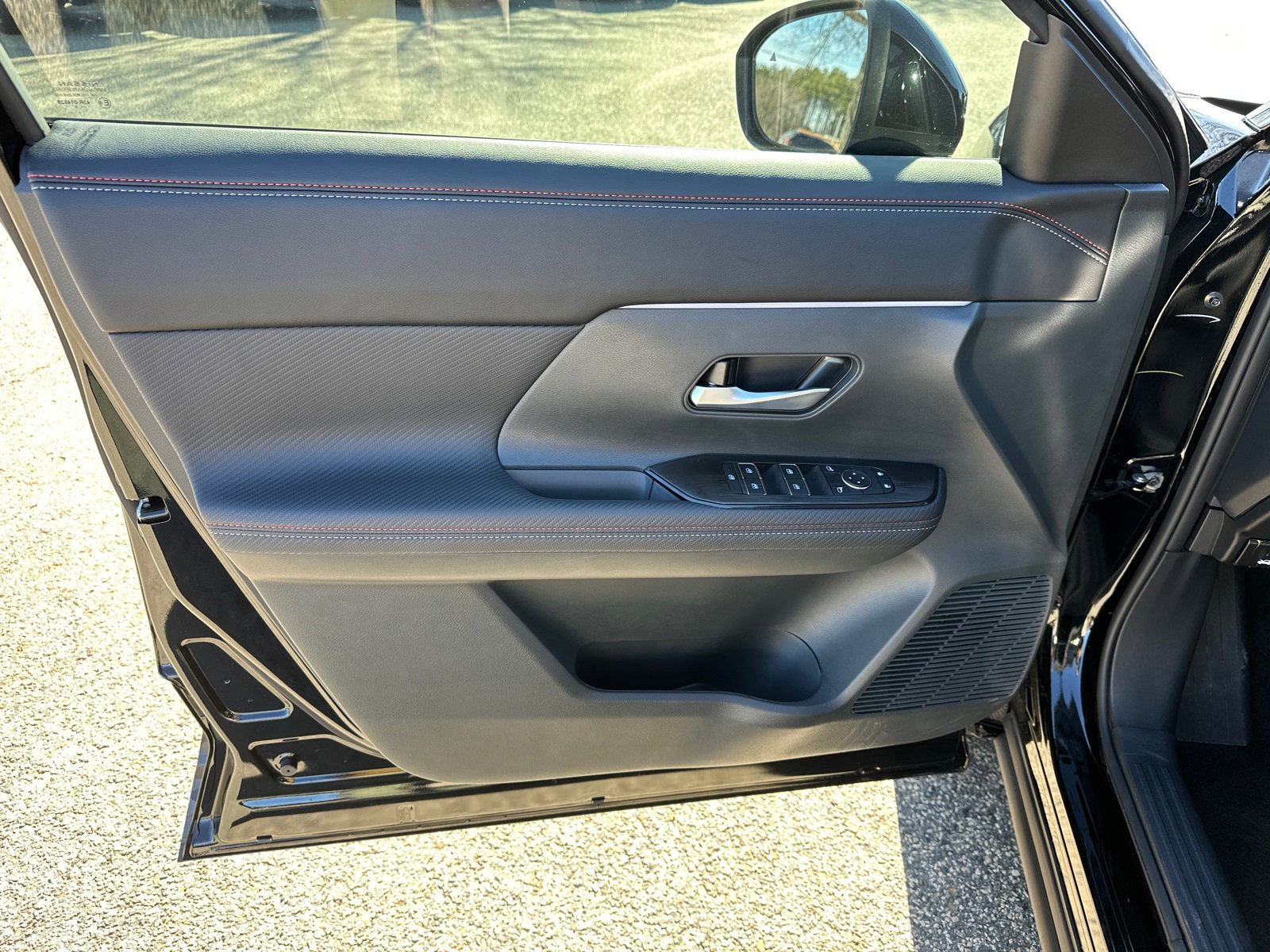 Used 2025 Nissan Kicks SR image 10