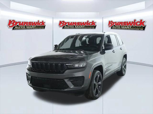 Certified 2024 Jeep Grand Cherokee Altitude image 1