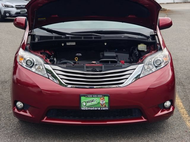 Used 2017 Toyota Sienna XLE w/ XLE Navigation Package FWD image 53