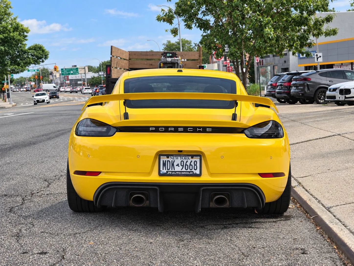 Used 2020 Porsche 718 Cayman GT4 RWD image 10