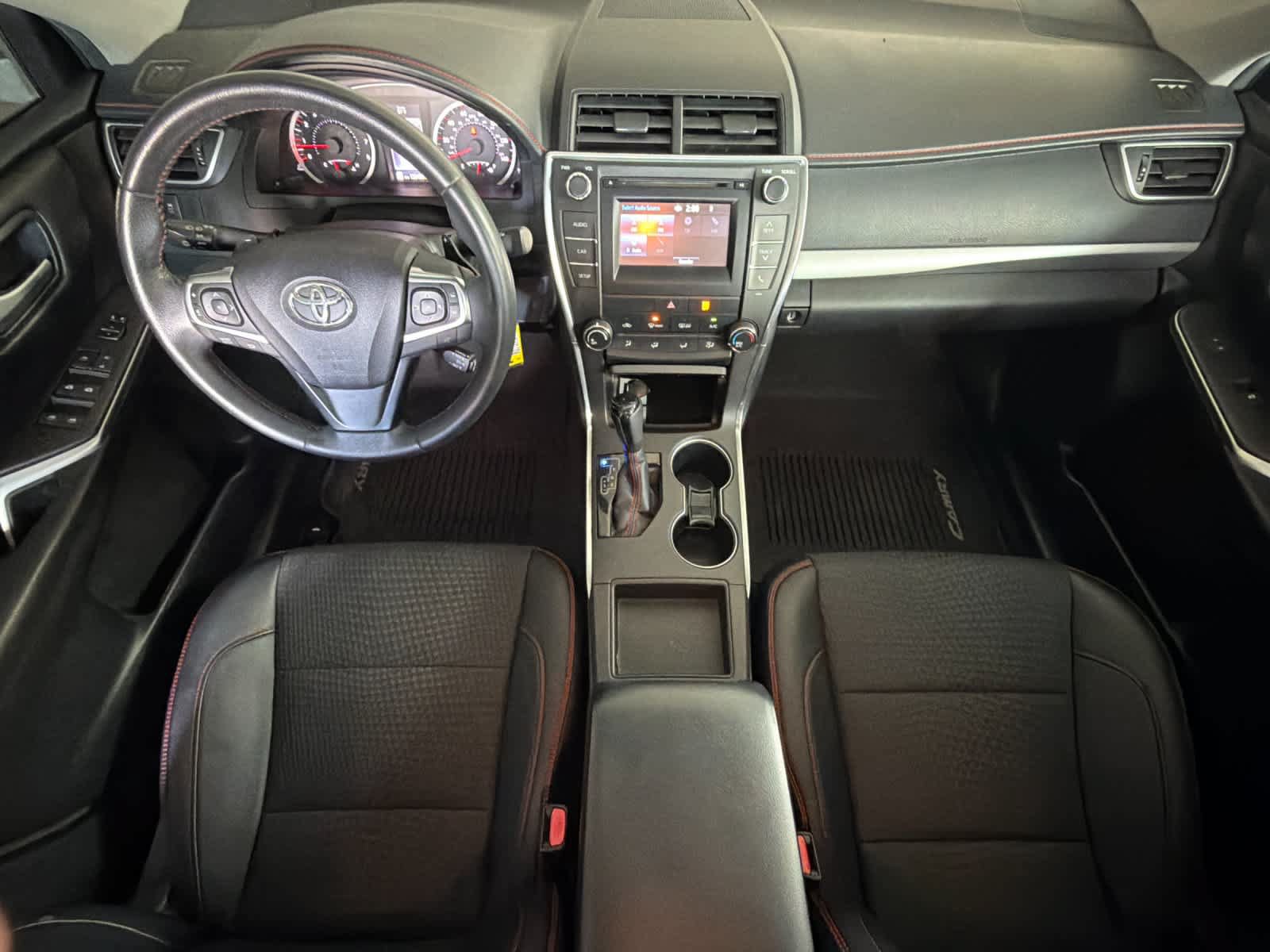 Used 2015 Toyota Camry SE FWD image 3