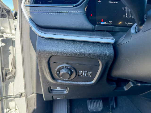 New 2026 Jeep Grand Cherokee Altitude AWD/4WD image 19