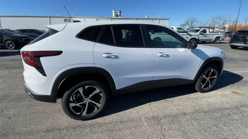 New 2026 Chevrolet Trax RS image 2