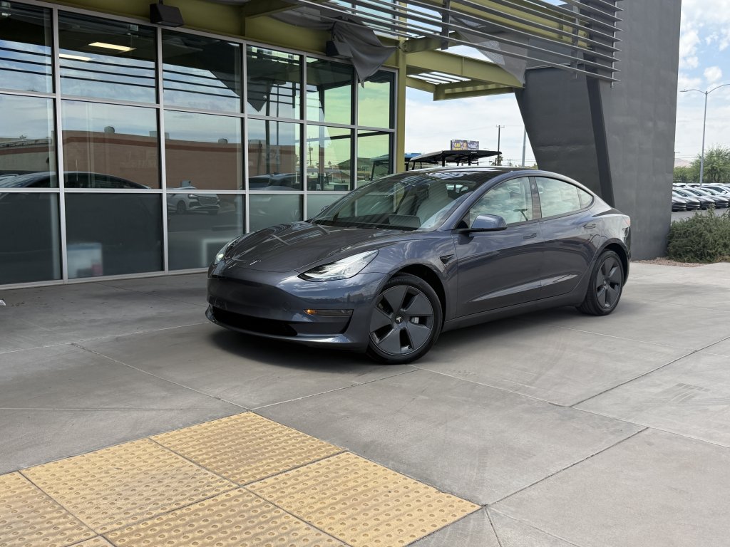 Used 2023 Tesla Model 3 Standard Range RWD image 1