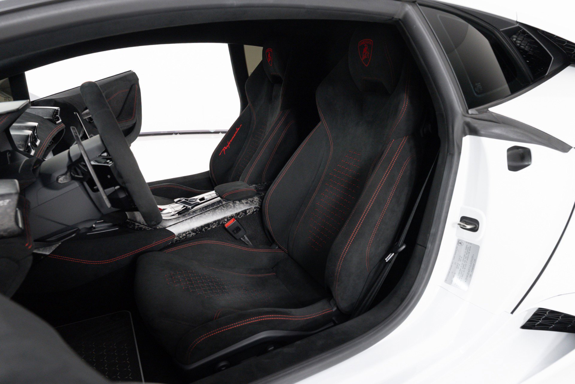 Used 2018 Lamborghini Huracan Performante AWD/4WD image 6