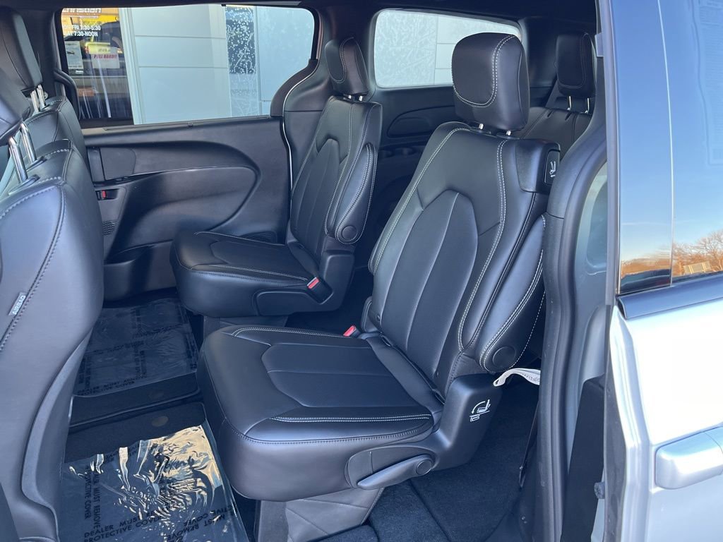 New 2026 Chrysler Pacifica Select w/ S Appearance Package image 10