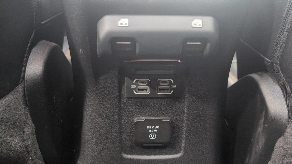 Used 2023 Jeep Wrangler Unlimited Sahara AWD/4WD image 19
