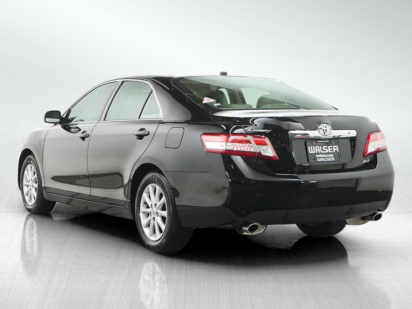 Used 2011 Toyota Camry XLE w/ XLE Extra-Value Pkg #1 FWD image 3