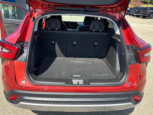 Used 2024 Chevrolet Trax LT w/ Sunroof Package image 12