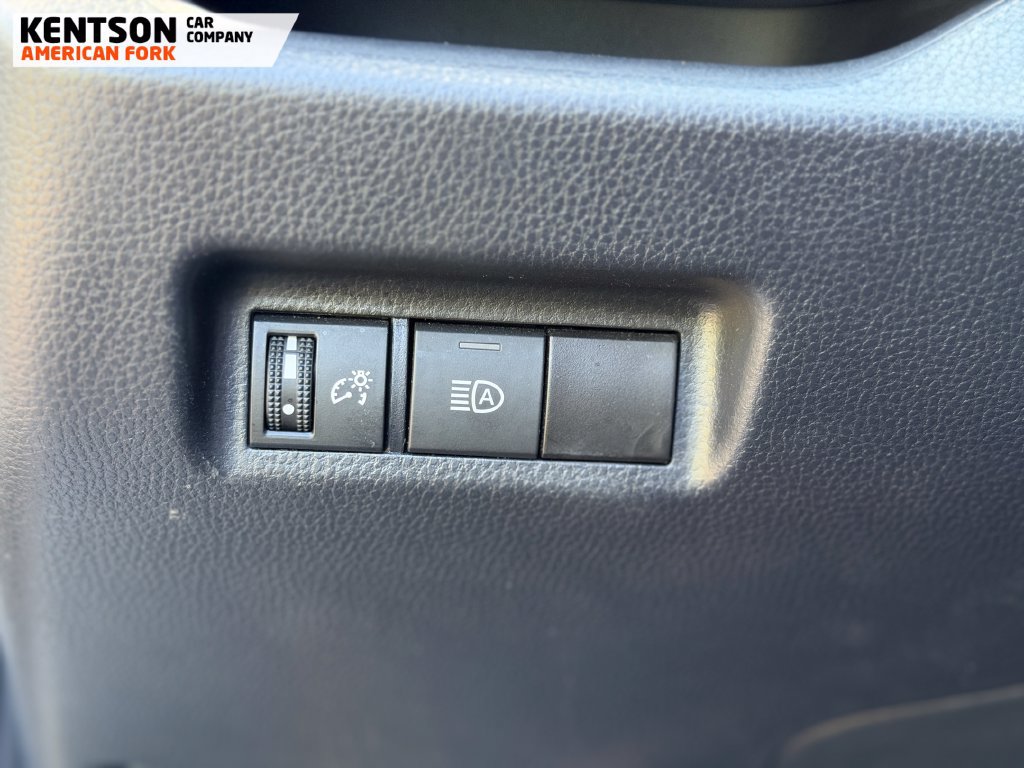 Used 2025 Toyota RAV4 XLE AWD/4WD image 18