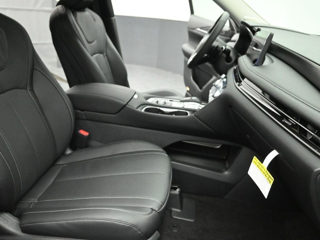 Certified 2025 INFINITI QX60 Luxe image 30