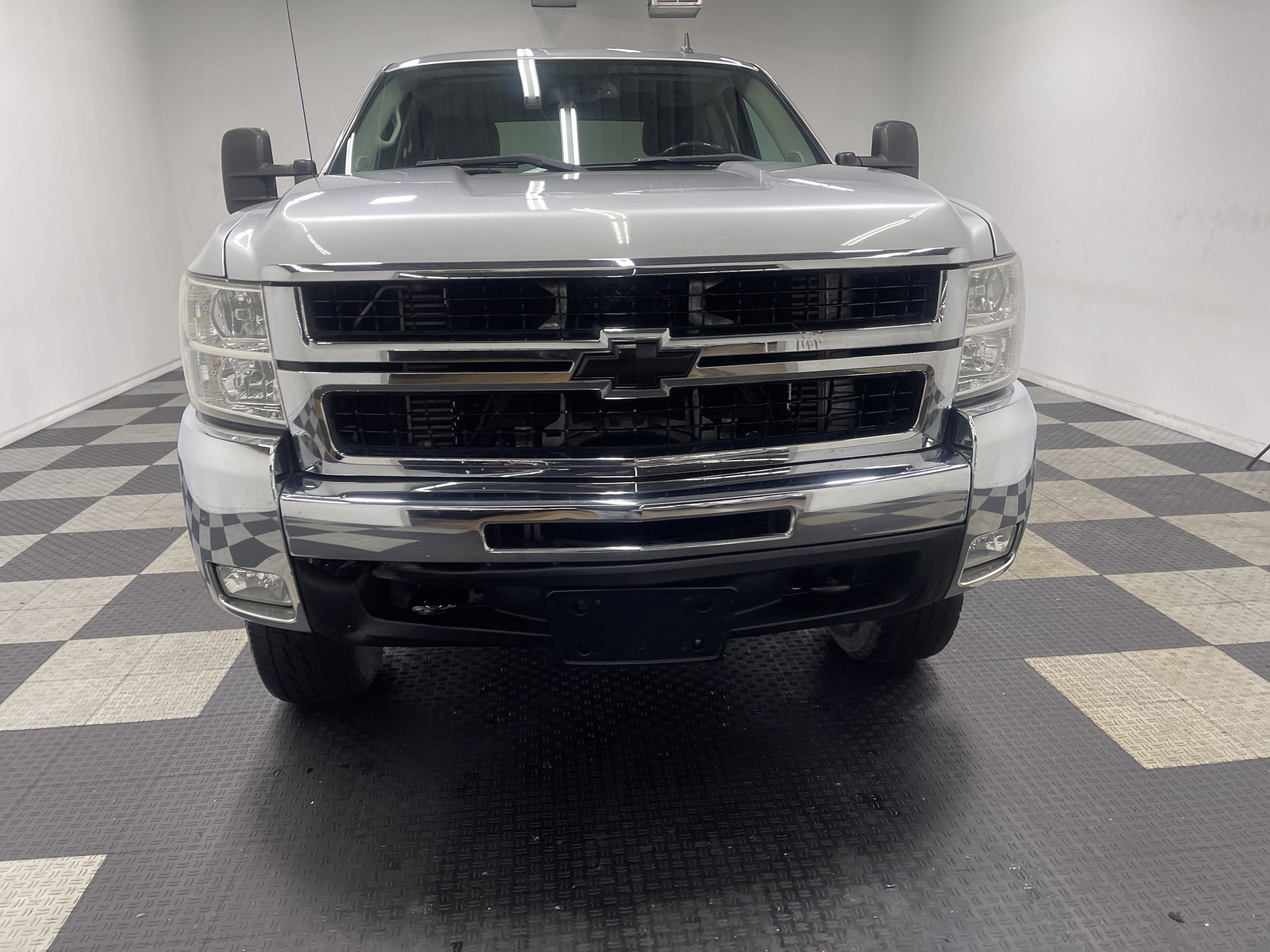 Used 2010 Chevrolet Silverado 2500 LT w/ Exterior Plus Package image 7