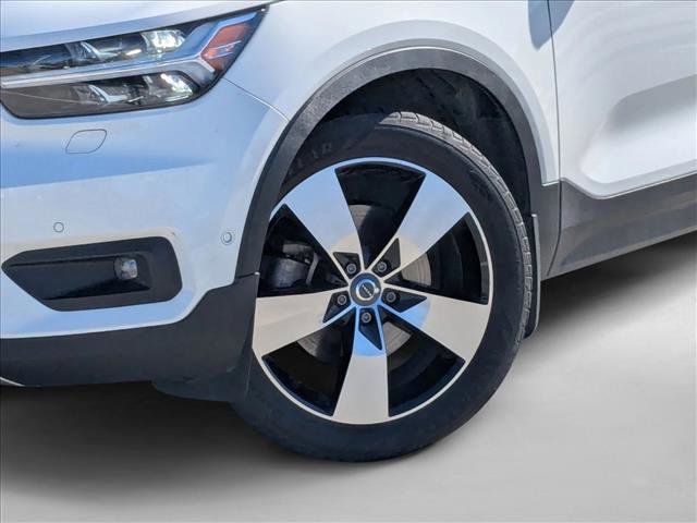 Used 2019 Volvo XC40 T5 Momentum image 22