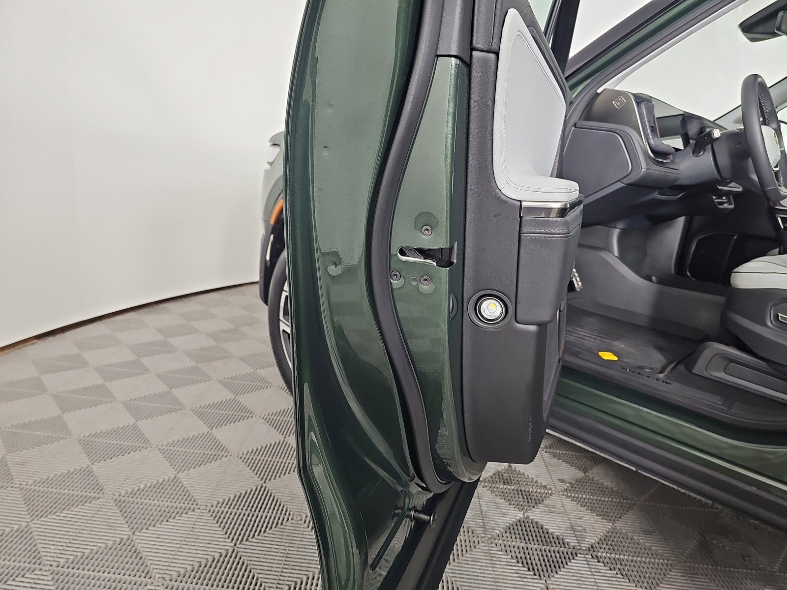 Used 2023 Rivian R1S Adventure AWD/4WD image 30