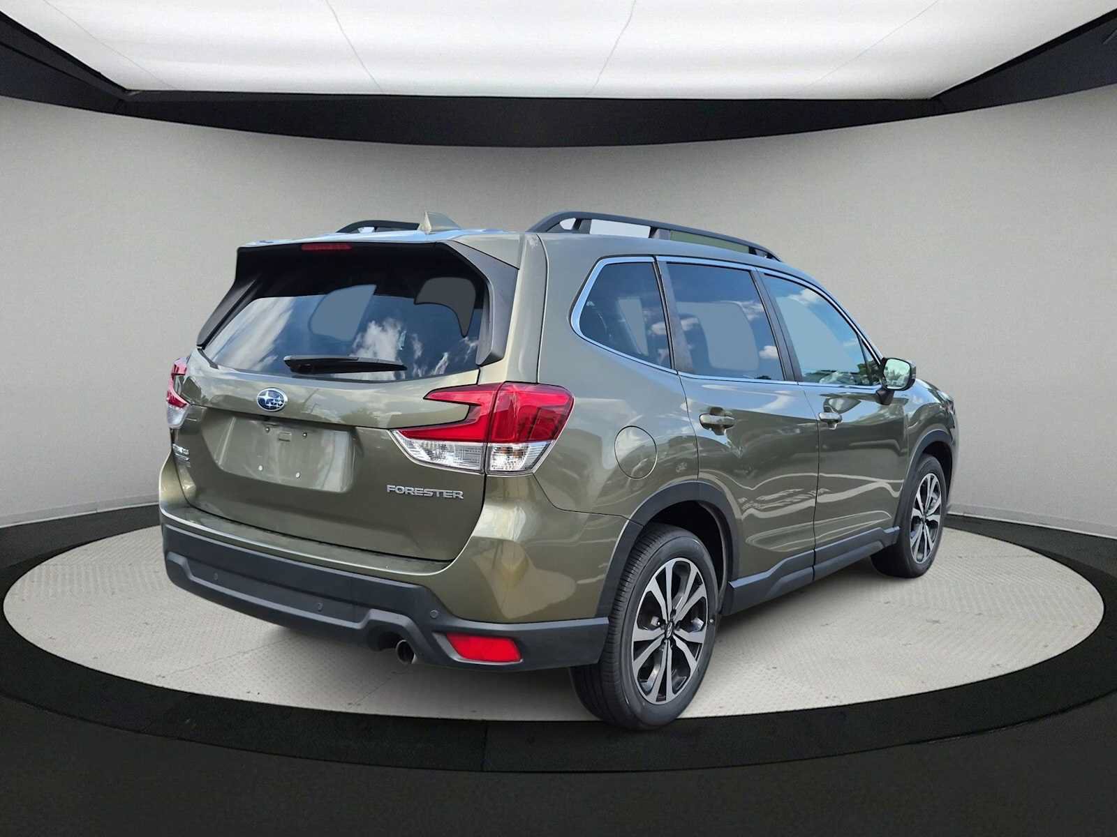 Used 2022 Subaru Forester Limited AWD/4WD image 8