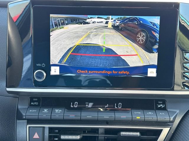 Used 2025 Toyota Camry SE w/ Convenience Package FWD image 32