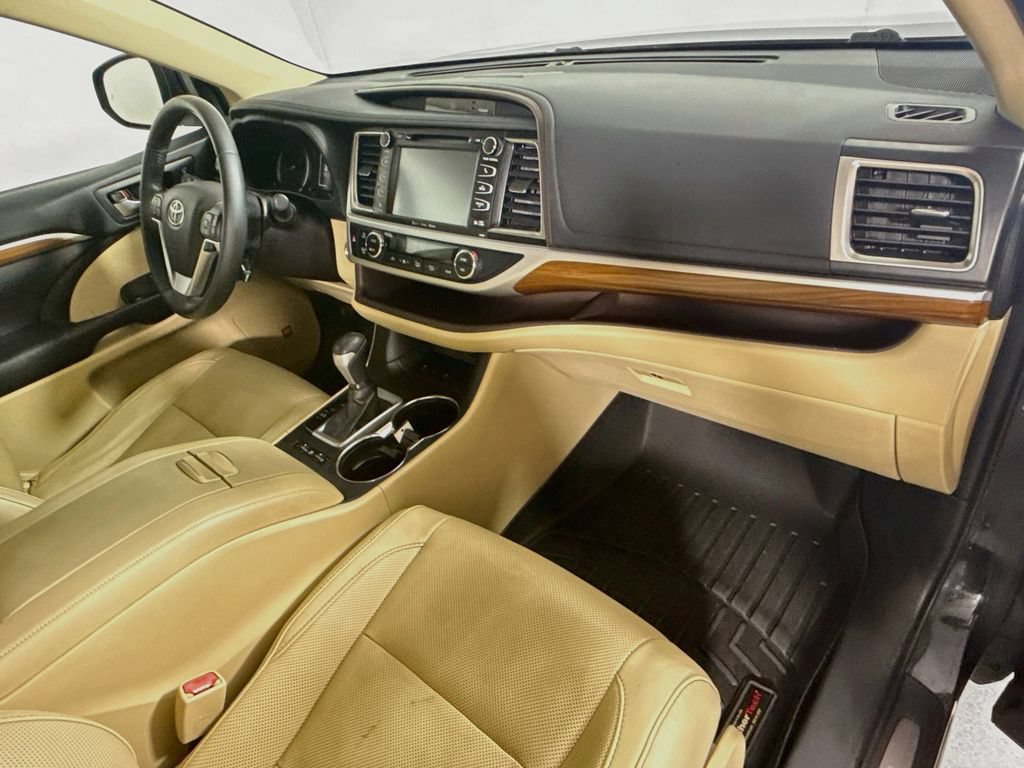 Certified 2019 Toyota Highlander Limited AWD/4WD image 27