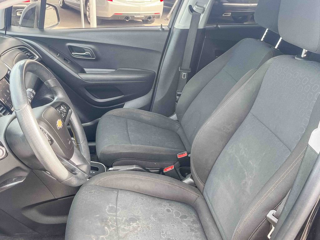 Used 2020 Chevrolet Trax LS w/ Tint and Cruise Package image 9