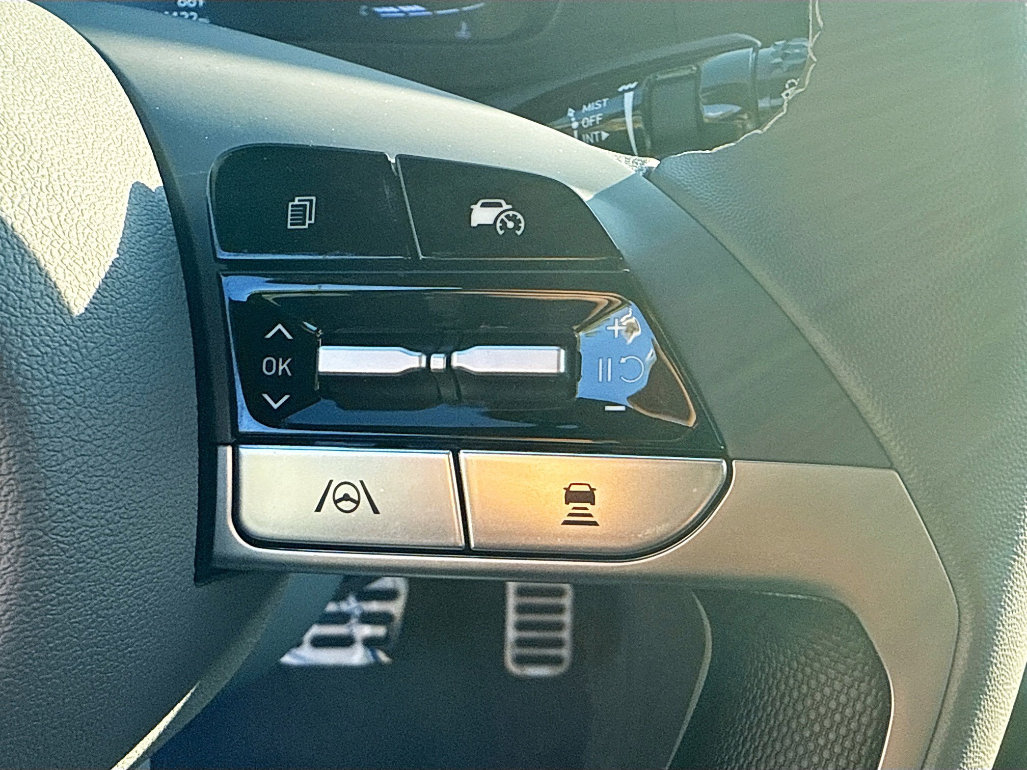 Certified 2026 Hyundai Elantra SEL Sport FWD image 36