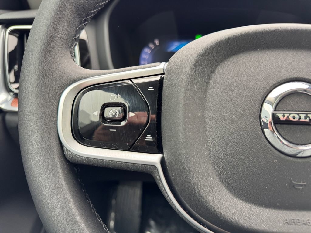 Certified 2025 Volvo V60 B5 Cross Country Plus AWD/4WD image 16
