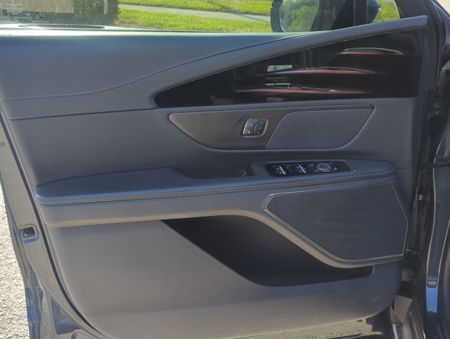 Used 2024 Lincoln Nautilus Premier w/ Jet Appearance Package image 9