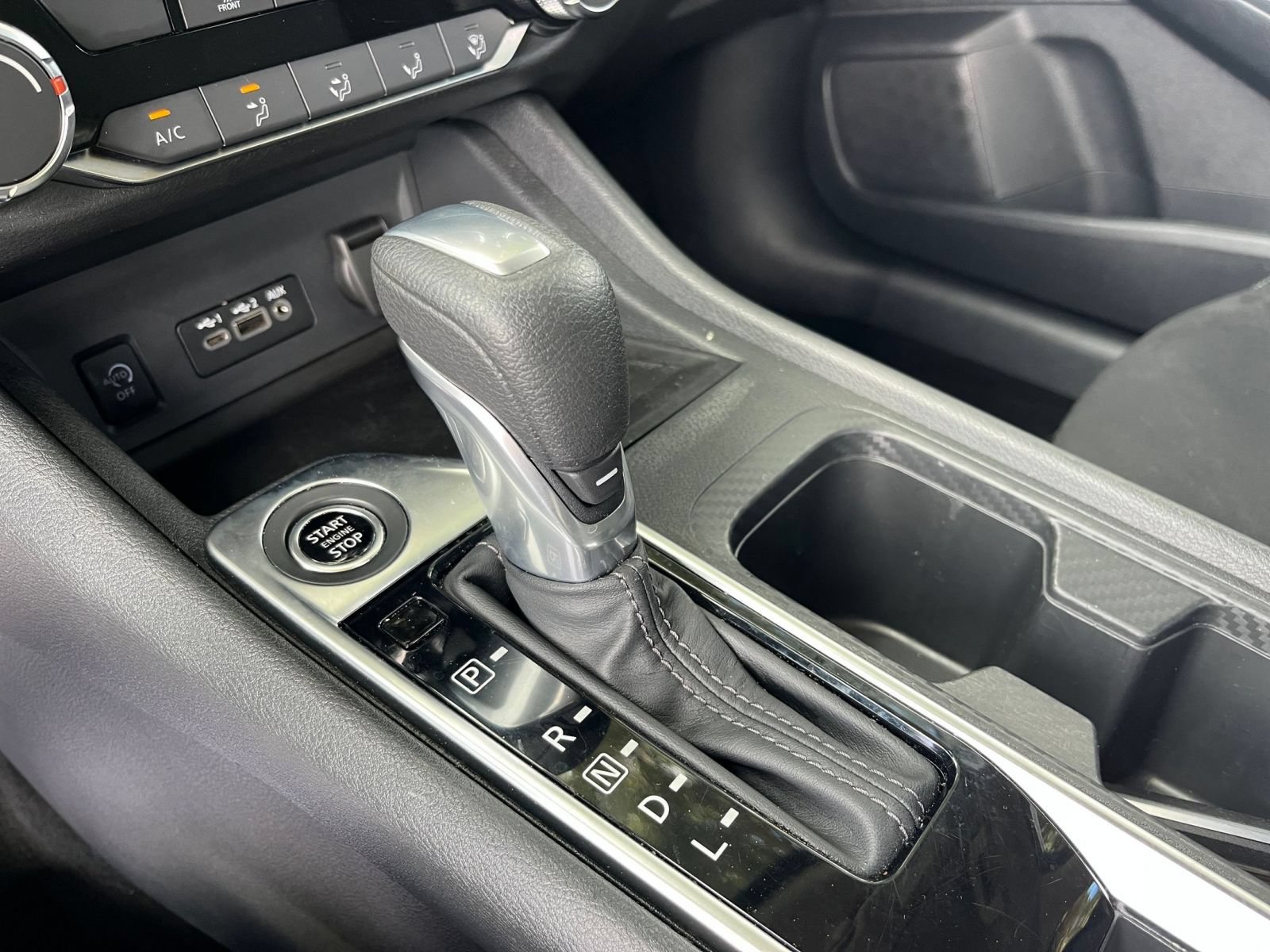 Used 2025 Nissan Sentra SV FWD image 34