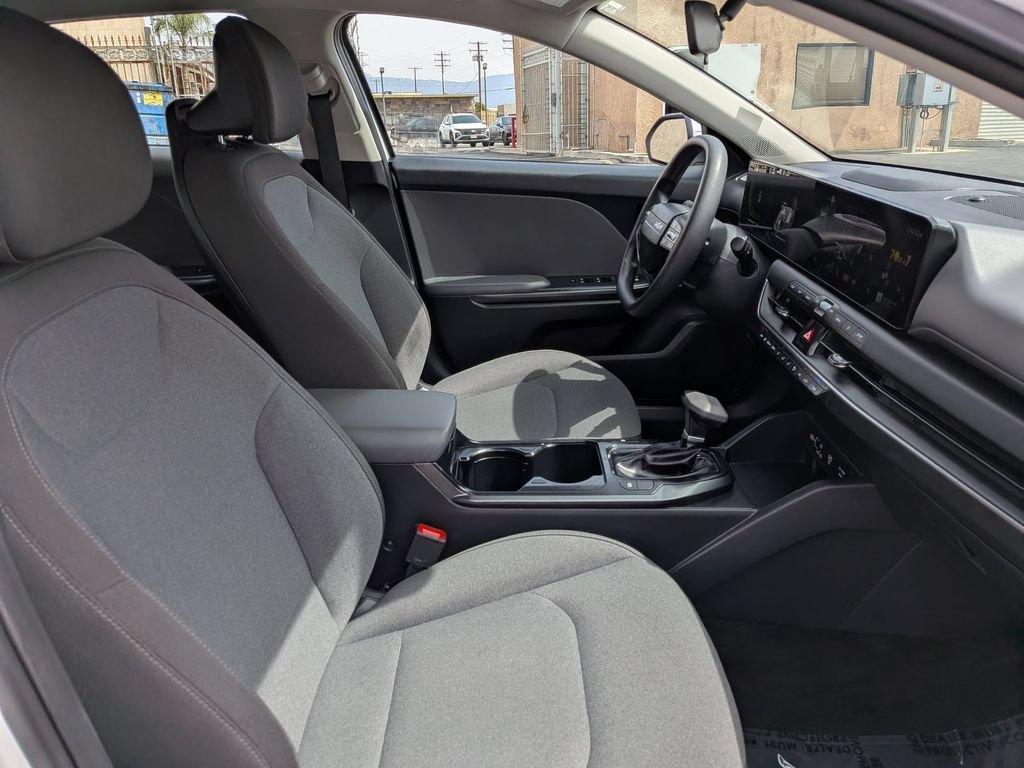 Used 2025 Kia K4 FWD image 30