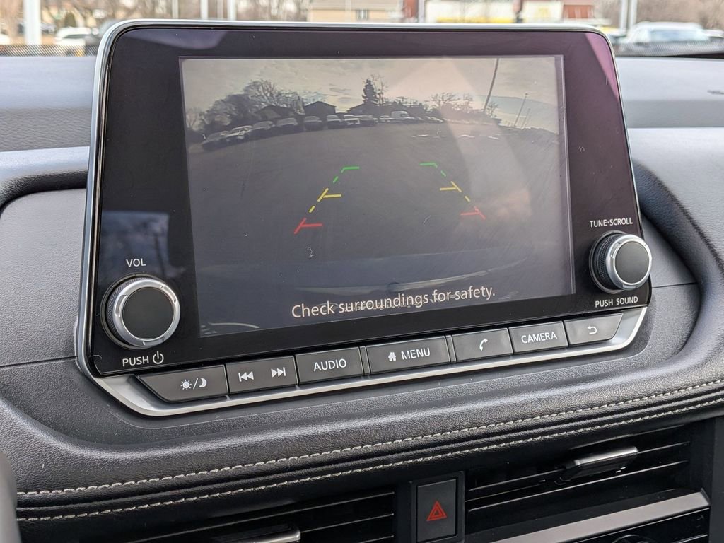 Used 2025 Nissan Rogue SV w/ SV Premium Package image 15