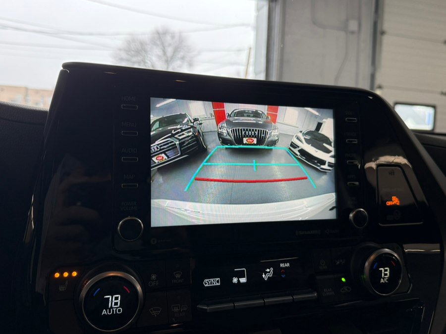 Used 2021 Toyota Highlander XLE AWD/4WD image 21