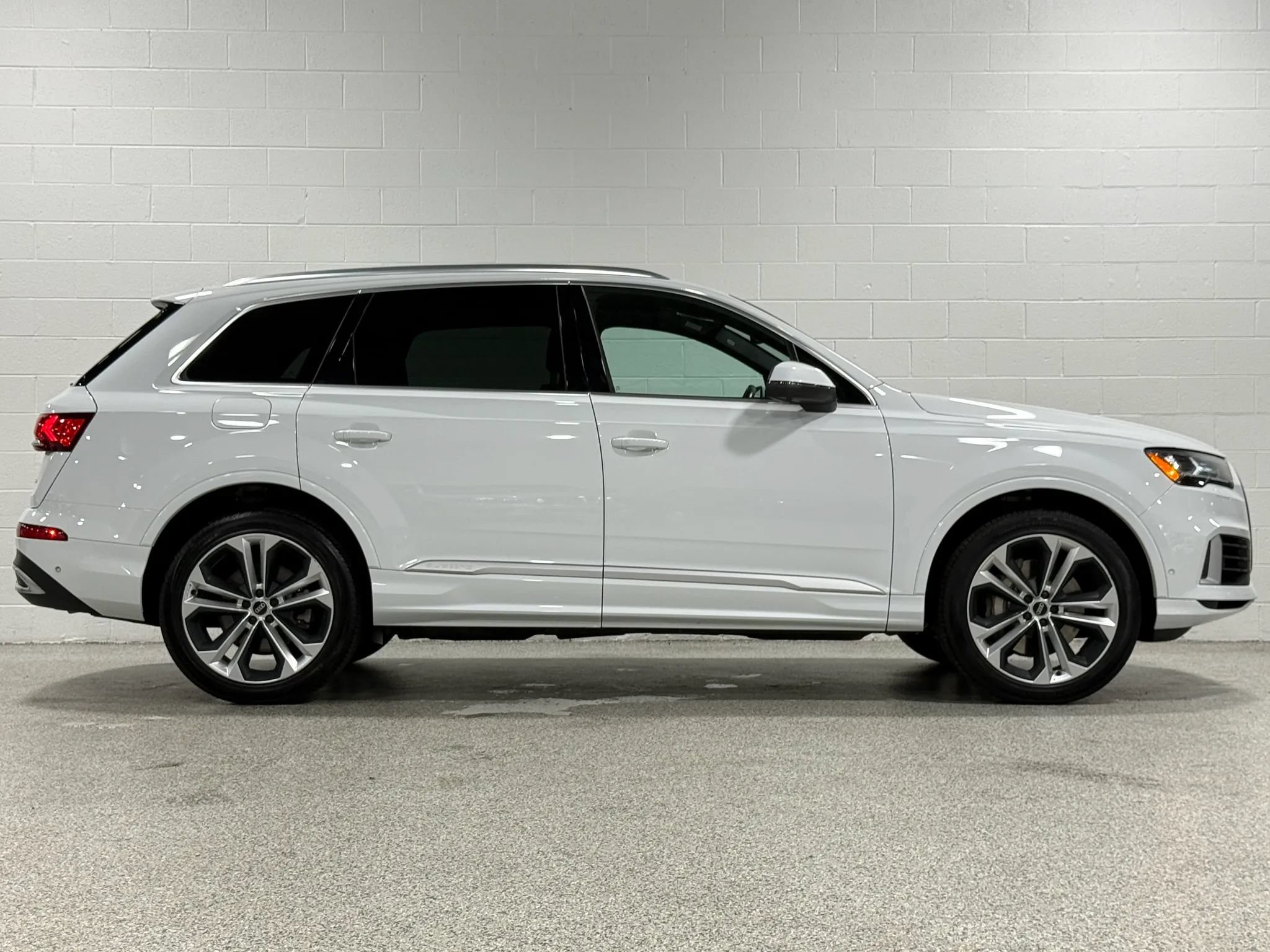 Used 2021 Audi Q7 3.0T Premium Plus w/ Premium Plus Package AWD/4WD image 5