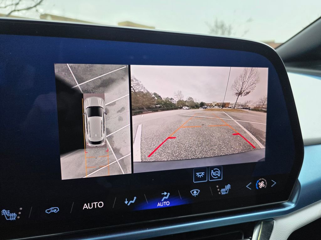 Used 2025 Chevrolet Equinox EV LT image 17