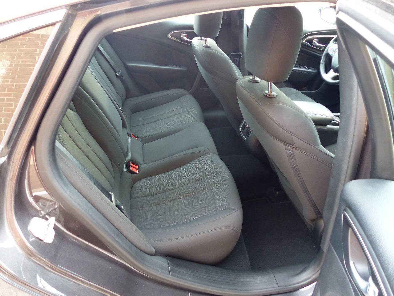 Used 2016 Chrysler 200 Limited w/ Convenience Group image 39