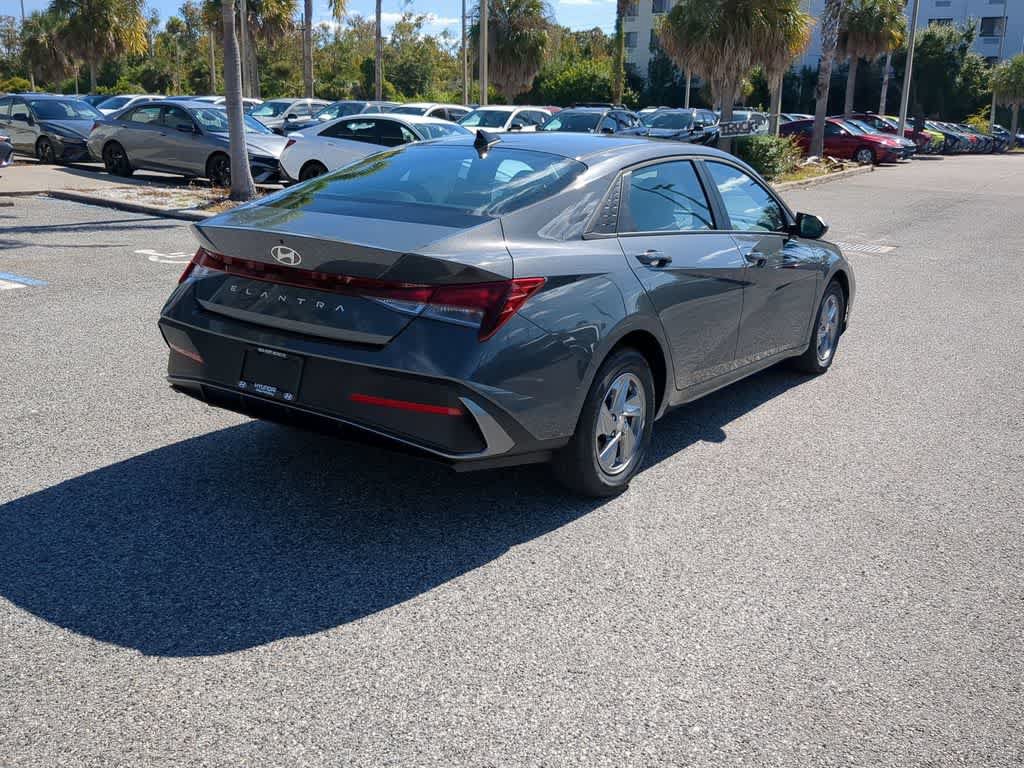 New 2026 Hyundai Elantra SE FWD image 7