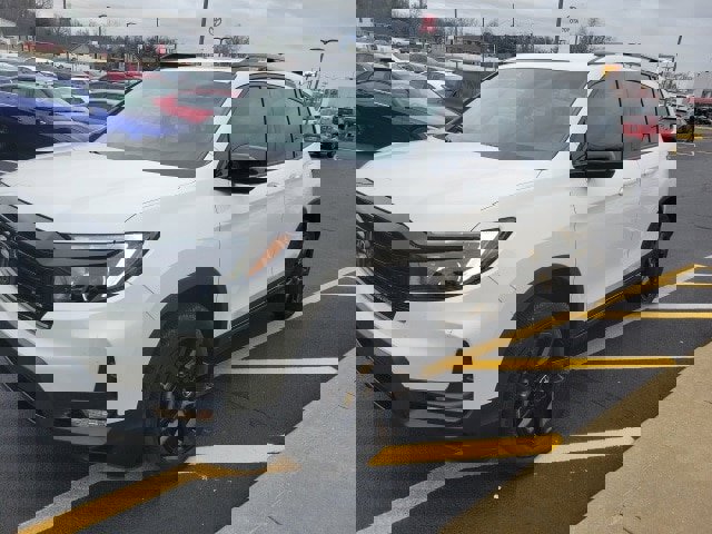 Used 2025 Honda Passport Black Edition image 3