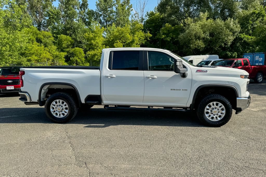 Used 2024 Chevrolet Silverado 2500 LT AWD/4WD image 2