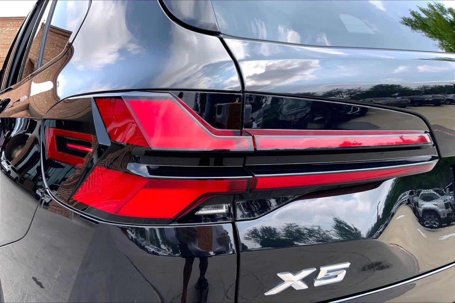 Used 2024 BMW X5 sDrive40i w/ M Sport Package RWD image 29