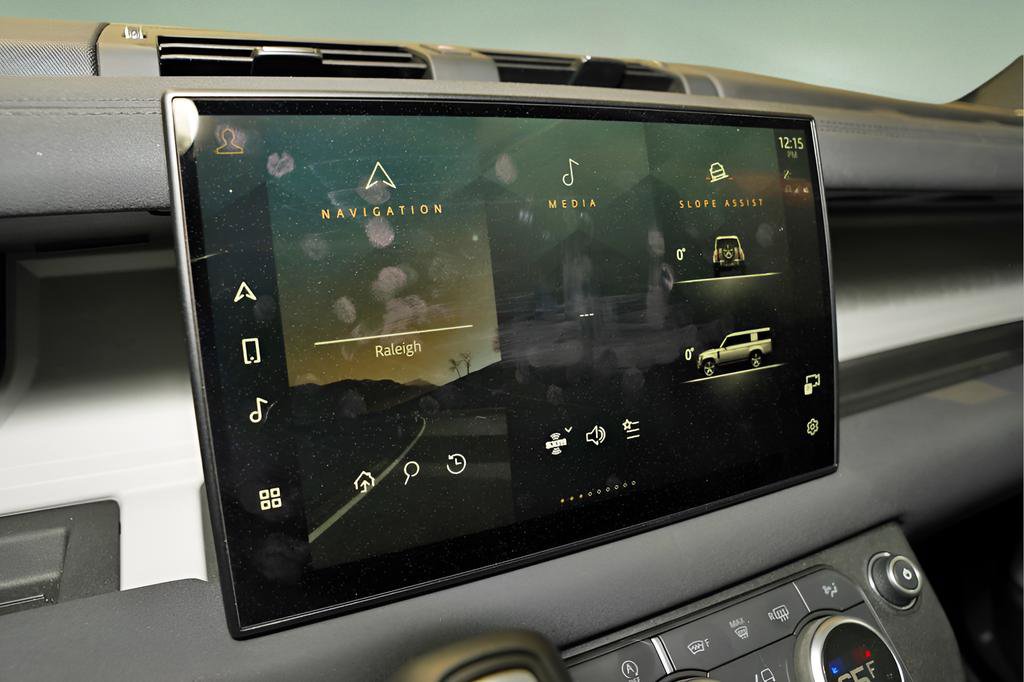 Used 2023 Land Rover Defender 130 SE image 15