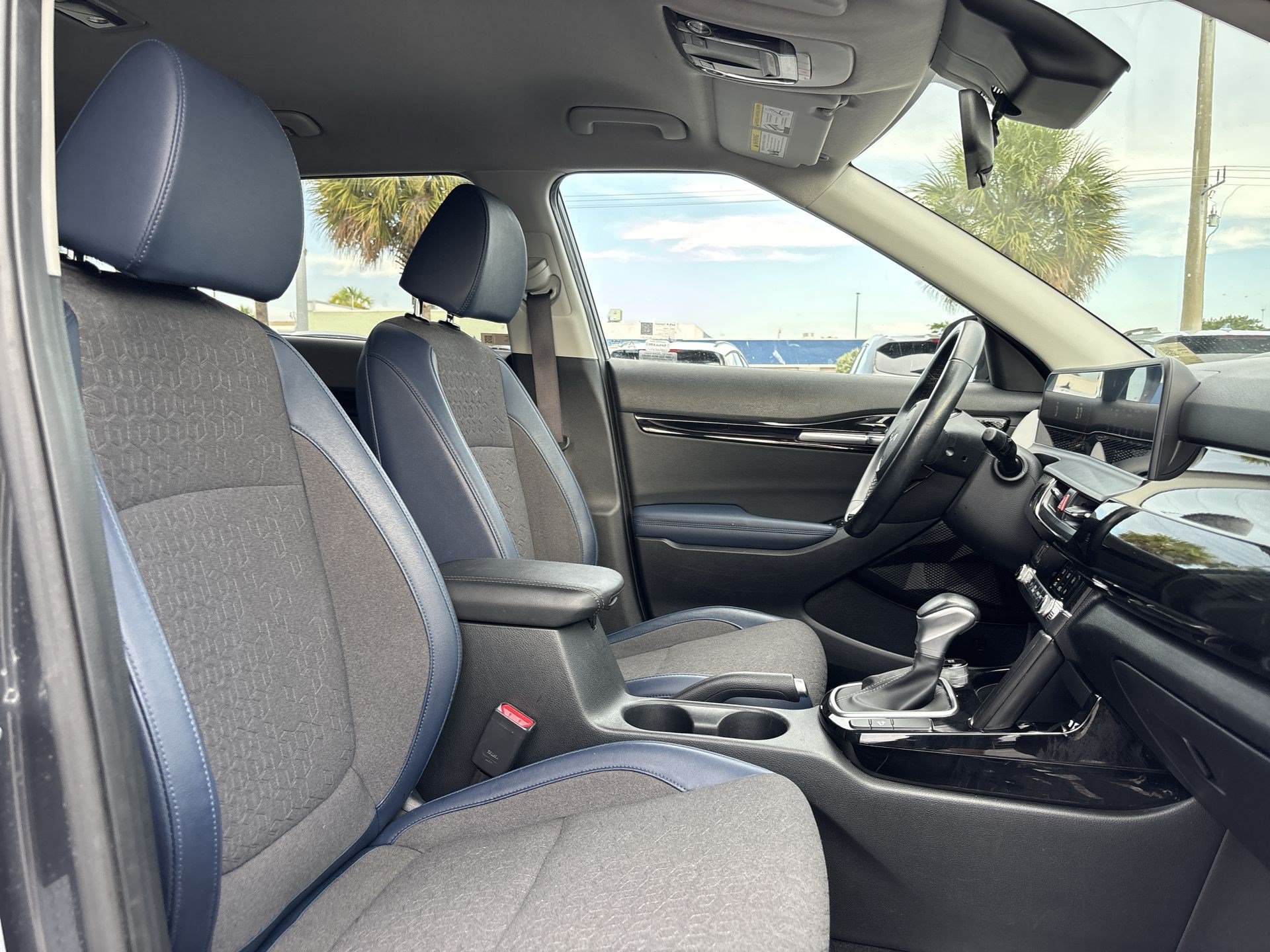 Used 2025 Kia Seltos S FWD image 23