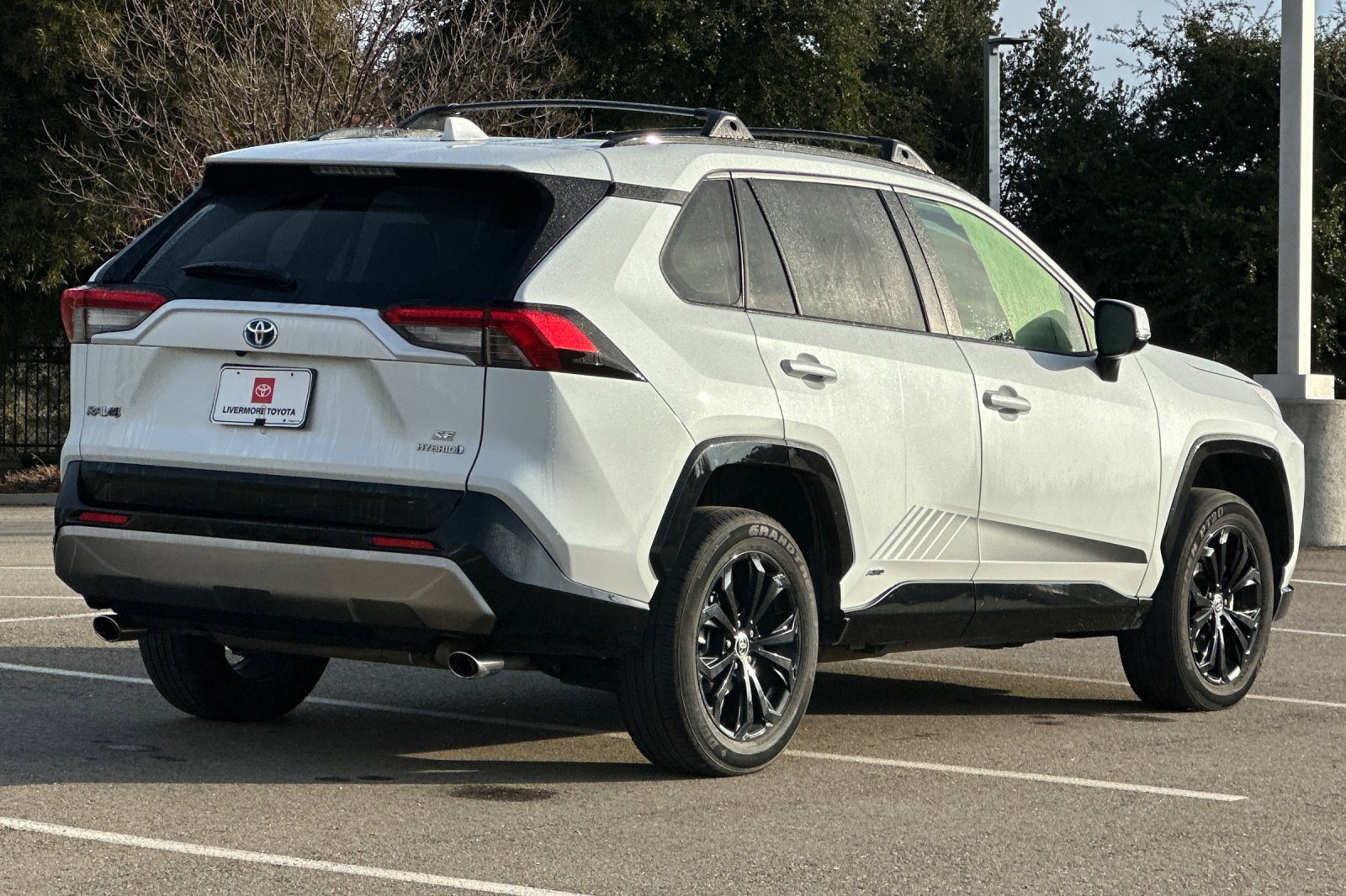 Used 2024 Toyota RAV4 SE image 4