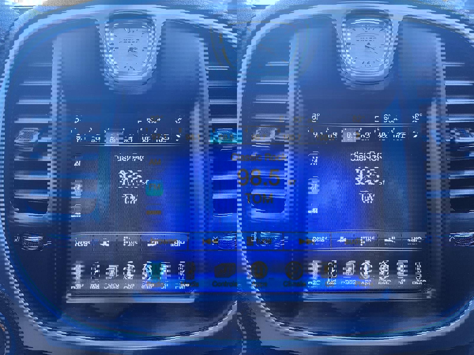 Used 2016 Chrysler 300 Limited image 10