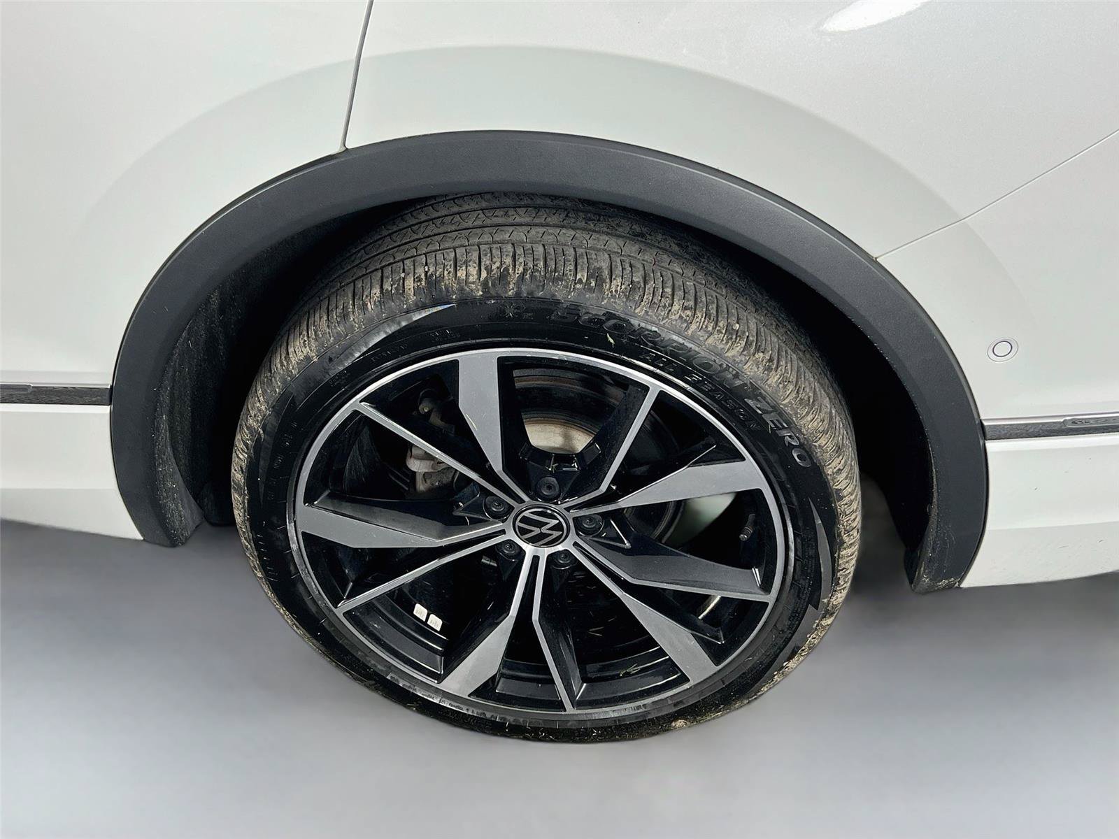 Used 2024 Volkswagen Tiguan SEL R-Line AWD/4WD image 32