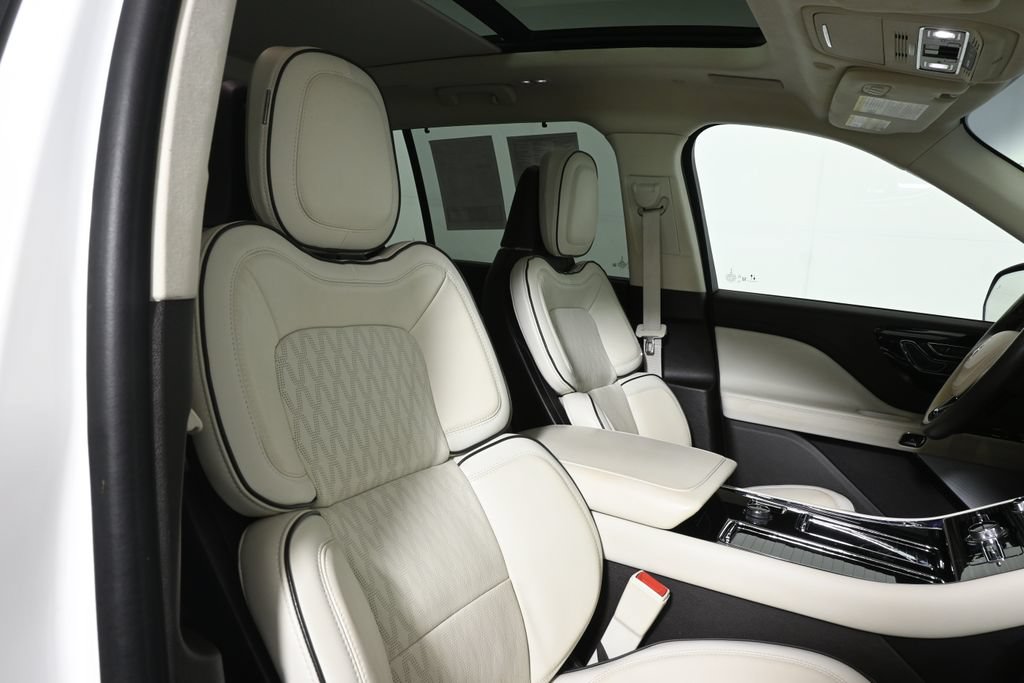 Used 2024 Lincoln Aviator Black Label AWD/4WD image 32