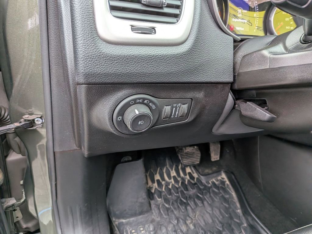 Used 2020 Jeep Compass Latitude w/ Cold Weather Group image 16