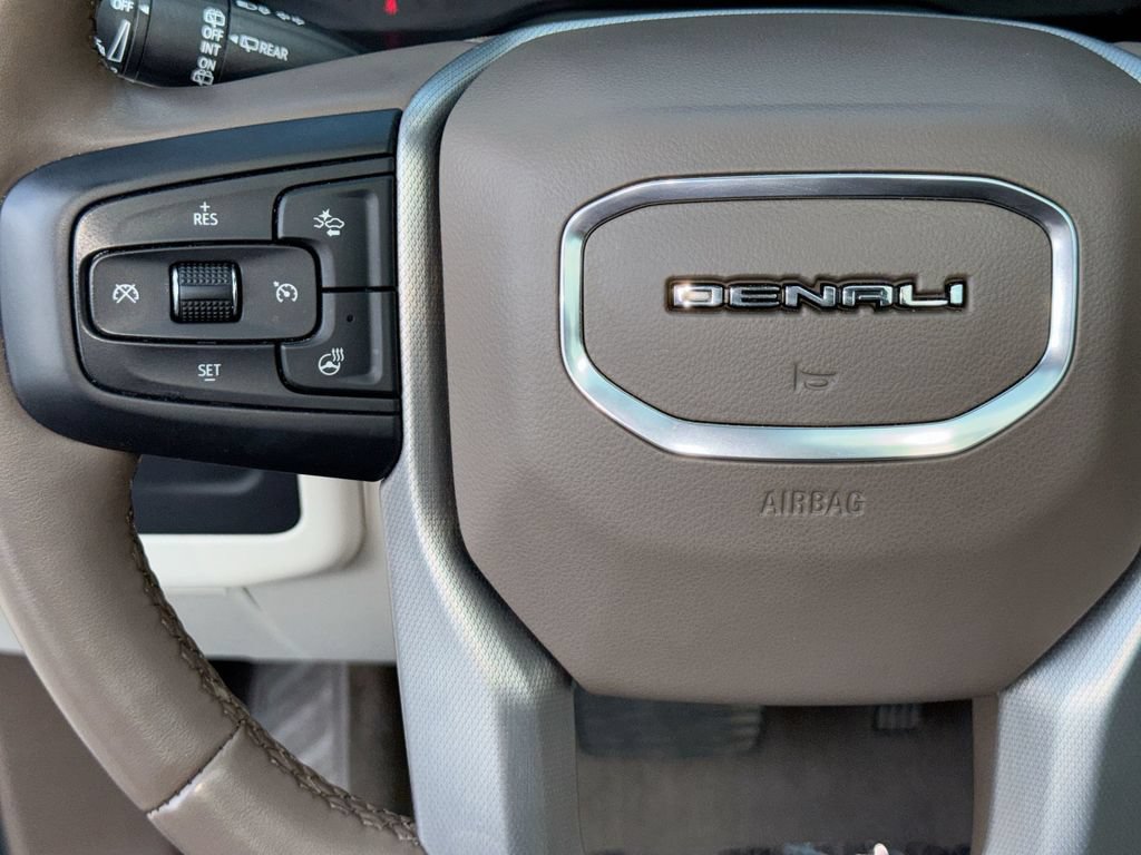 Used 2023 GMC Yukon Denali RWD image 17