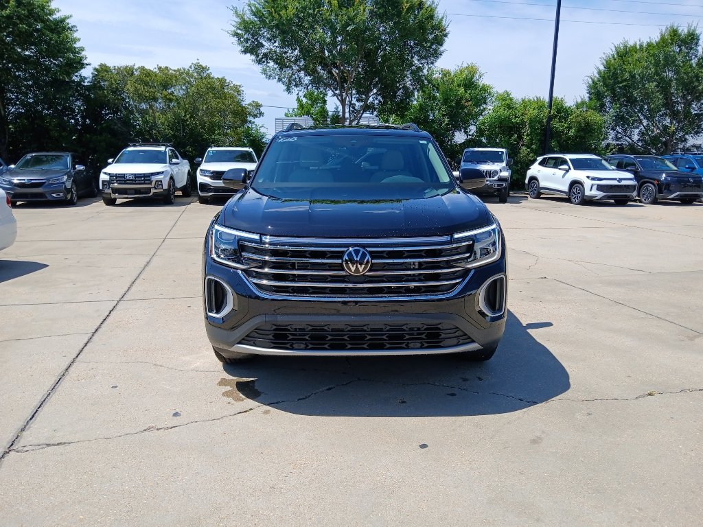 New 2026 Volkswagen Atlas SE FWD image 2