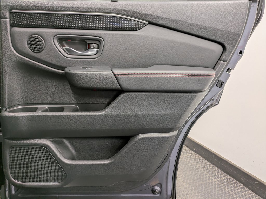 Used 2025 Honda Pilot Black Edition image 25